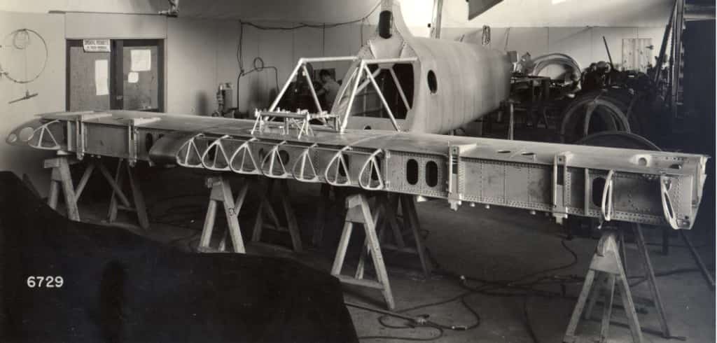 Силовая ферма, соединявшая полумонококовую хвостовую балку фюзеляжа самолета XF5F-1 с нервюрами и лонжеронами центроплана крыла – вид спереди